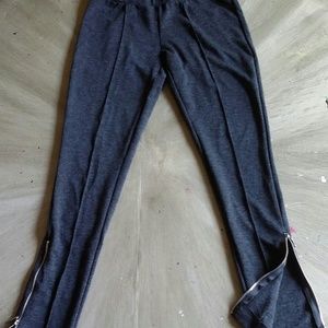 Leggings with zippers